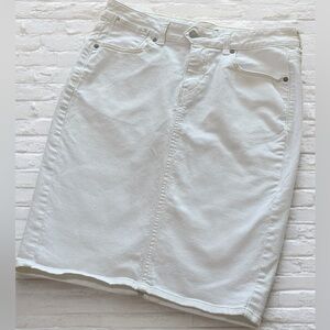 Levi's Jeans Cream White Denim Pencil Skirt Size 10   Knee Length Pockets